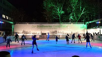 Eislaufbahn auf dem Duisburger Weihnachtsmarkt